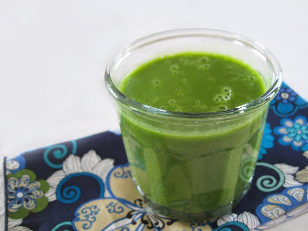 grön-detox-smoothie-recept-spenat-avokado-frukt