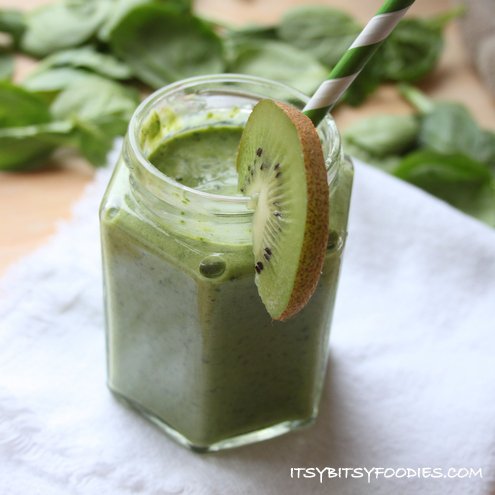 grön-smoothie-recept-spenat-kiwi-chia