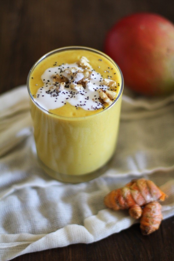 detox-smoothie-recept-gurkmeja-rot-mango-chia