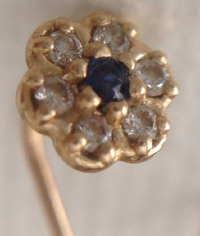 diamond-nose-pin-stud-with-blue-sapphire-in-14k-yellow-white-and-rose-gold-design1