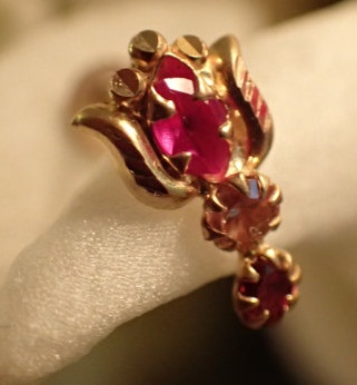 Vaaleanpunainen ja punainen kristalli Lotus Gold 22-mittainen nenätappi