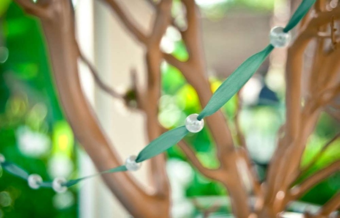 Strand-brud dusch-dekoration-DIY-kransar-från-rosett-pärlor