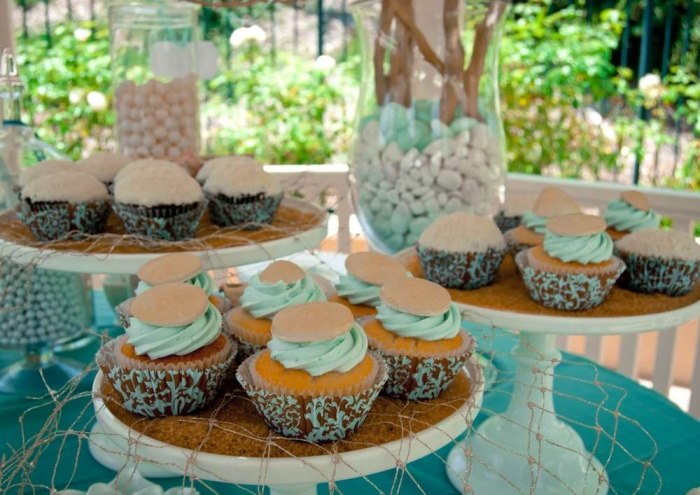 Strand-brud dusch-läckra-kakor-cupcakes-maritim-atmosfär