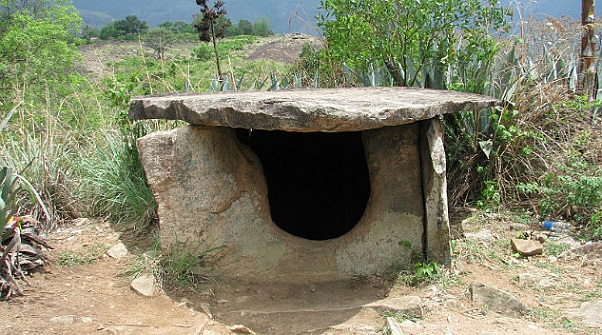 muniyara-dolmens_munnar-τουριστικά μέρη