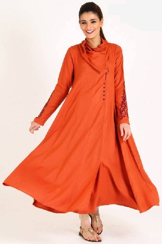 Plus -kokoinen etninen Salwar -puku