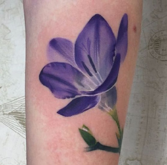 Freesia -kukka -tatuointisuunnittelu