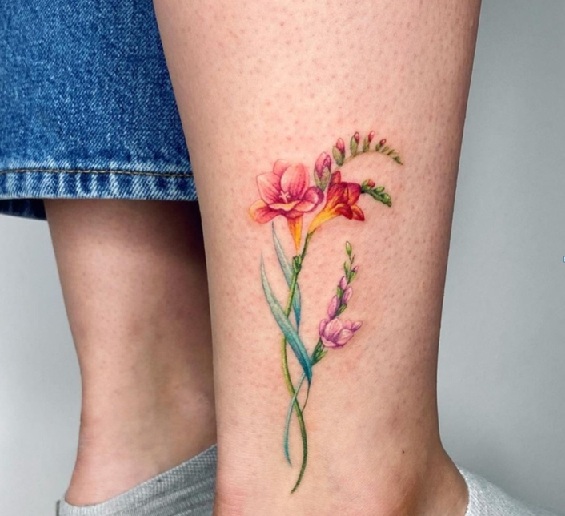 Tyylikäs Freesia Tatuointi Ideoita