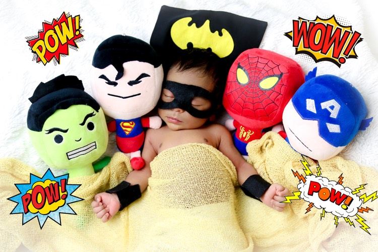 baby-kostym-photoshoot-superhjälte-dockor-batman