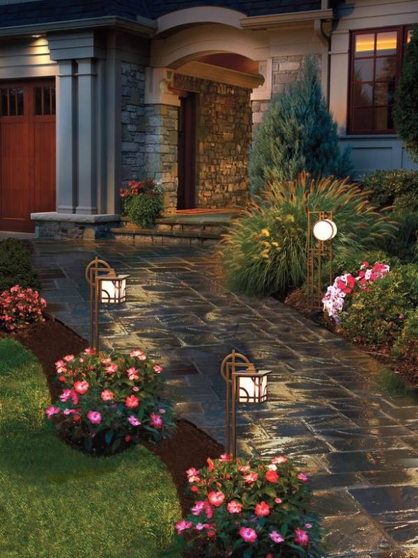 idéer för belysning i trädgården stående lampor på sidan