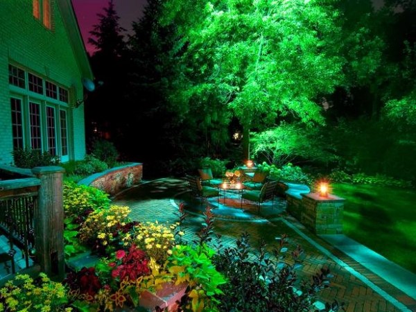 idéer för trädgårdsbelysning terrass lyser