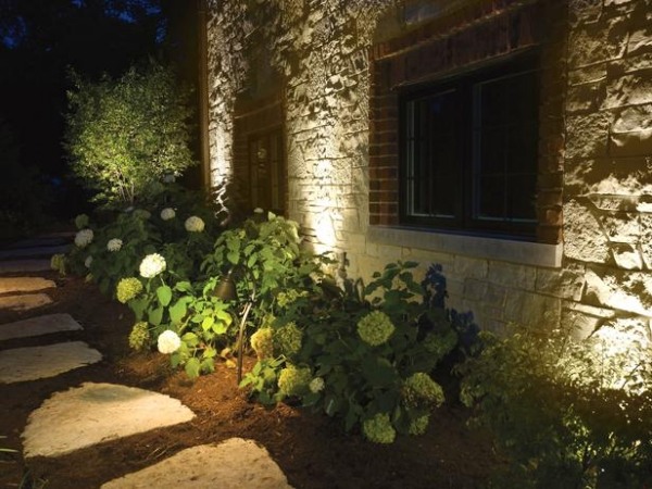idéer för belysning i trädgården belyser husväggar
