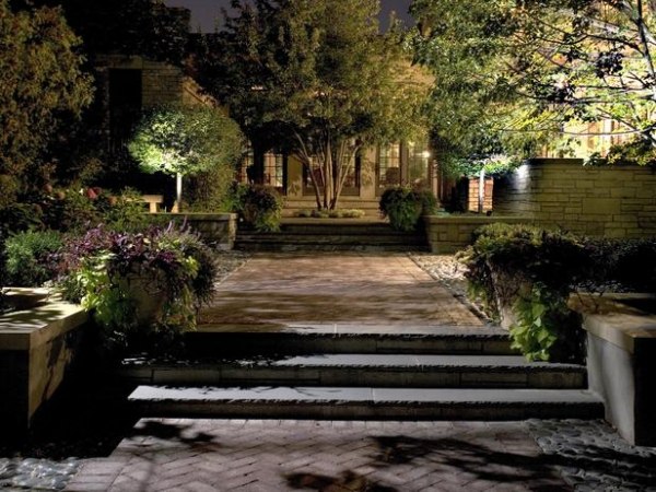 idéer för trädgårdsbelysning som belyser trappor