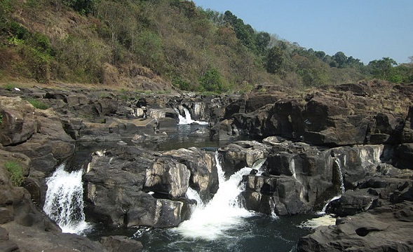 Perunthenaruvi Falls