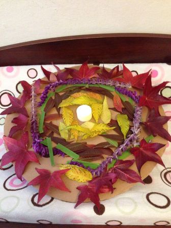 Σχεδιασμός ξηρού λουλουδιού Rangoli για παιδί
