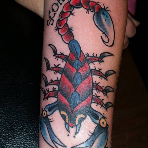 Scorpion Tattoo käsillä