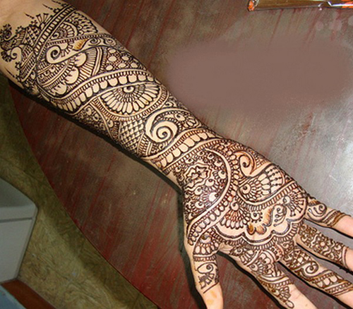 Täysi käsivarsi Asha Savla Mehndi Design