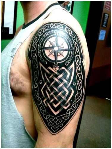 Shield Sleeve Celtic Tattoo -mallit