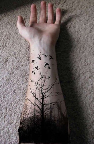 Rauhoittava Nature Tattoo Design käsillä