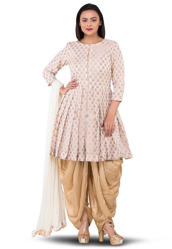 Valkoinen Punjabi Salwar -puku