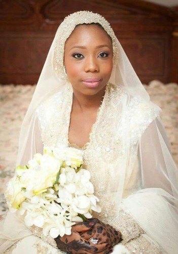 Απλό χιτζάμπ γάμου αφρικανικού στυλ