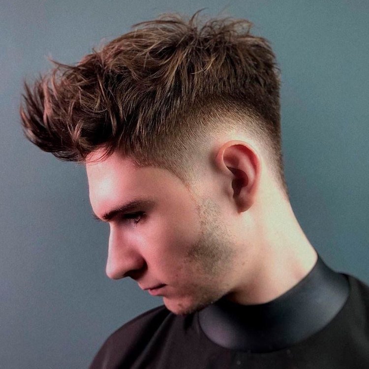 Faux Hawk Haircut - Trendig frisyr för män
