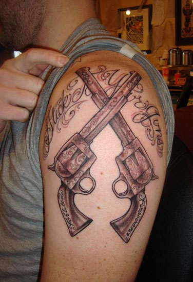 Καλύτερα σχέδια τατουάζ Gun με εικόνες 3