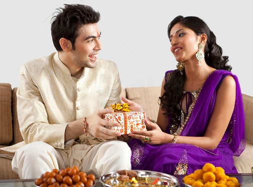 Δώρα Rakhi για παντρεμένους αδελφούς