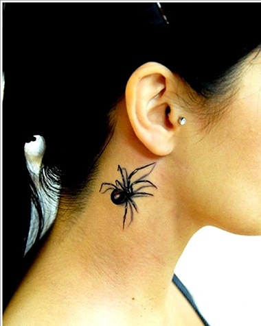 αράχνη-τατουάζ-στο λαιμό