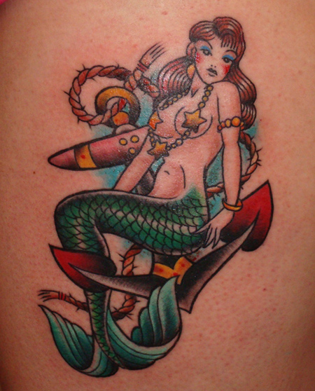 Värikäs merenneito -tatuointi
