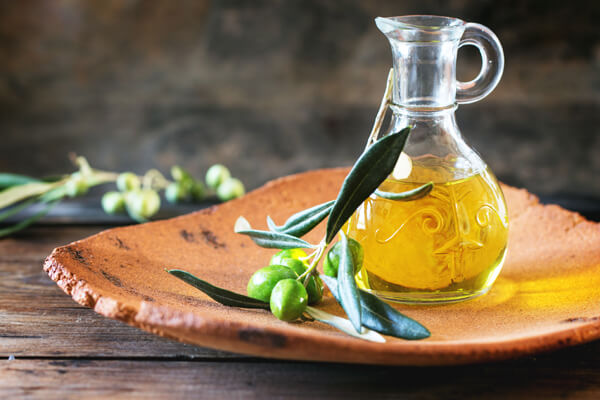 Oliiviöljyhoito hehkuvaan ihoon
