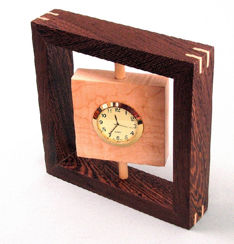 Μικρό ξύλινο σχέδιο ρολογιού