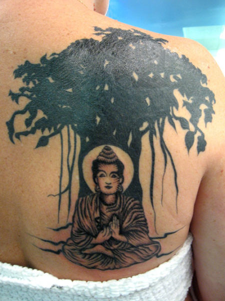 Bodhi Tree Buddha Tattoo -mallit olkapäällä