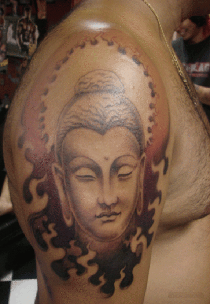 Παραδοσιακά σχέδια τατουάζ του Βούδα στο χέρι