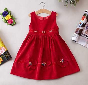 Κοριτσάκι κόκκινο λουλούδι φόρεμα