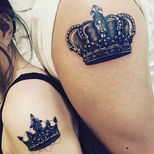 Kuninkaan ja kuningattaren olkapään tatuoinnit