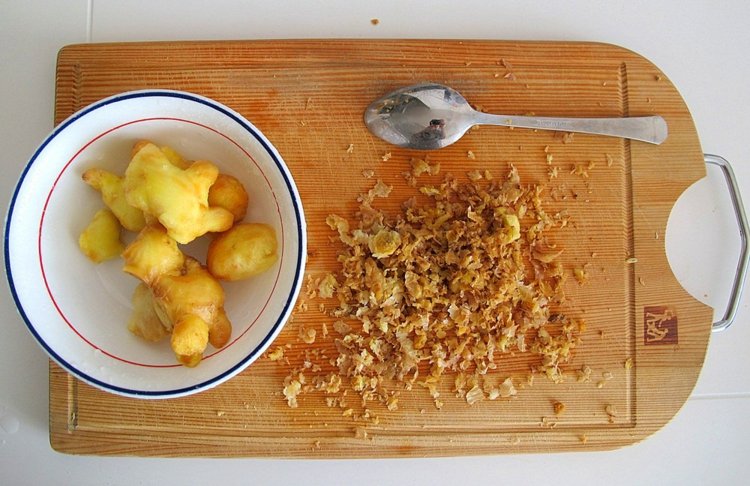tips-matlagning-ingefära-peeling-sked-idé-enkelt