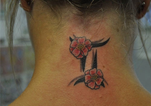 Kukat Gemini -kaulan tatuoinnit