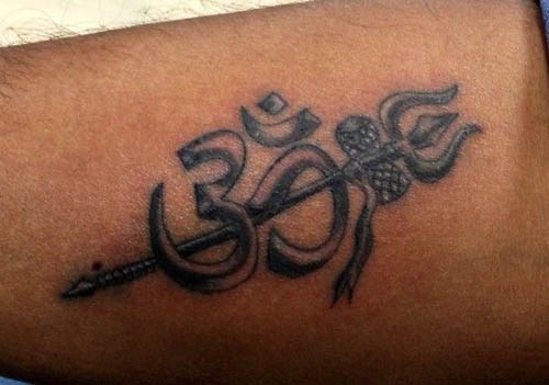 Παραδοσιακά ινδικά τατουάζ Om
