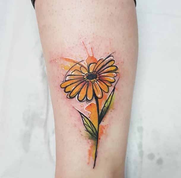 Keltainen Gerbera Daisy -tatuointi kyynärvarressa