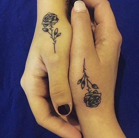 Σχέδια τατουάζ φιλίας λουλουδιών
