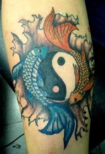 Ishesάρια που κάνουν τατουάζ Yin Yang