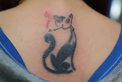 Pieni kissa tahra hauska tatuointi naisille