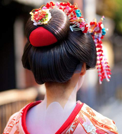 Ιαπωνικό κότσο μαλλιών με Kimono