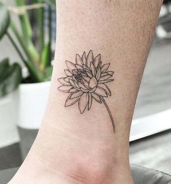 Απλό τατουάζ Dahlia μαύρο και άσπρο