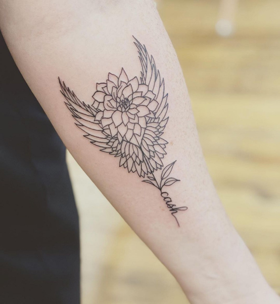 Τατουάζ λουλουδιών Dahlia με ένα όνομα