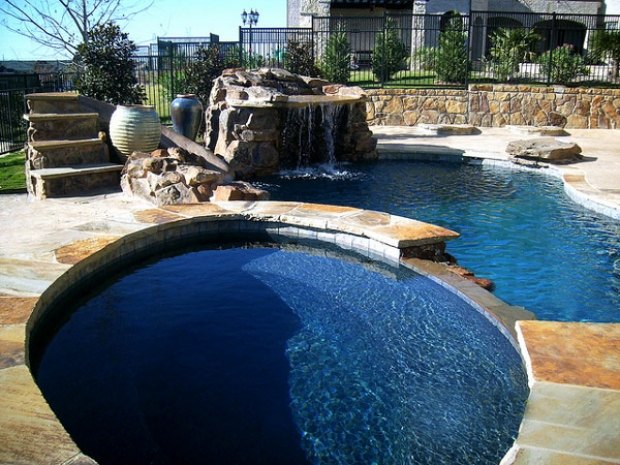 Overflow-pool-with-whirlpool-feature-design-Lewisville-Texas