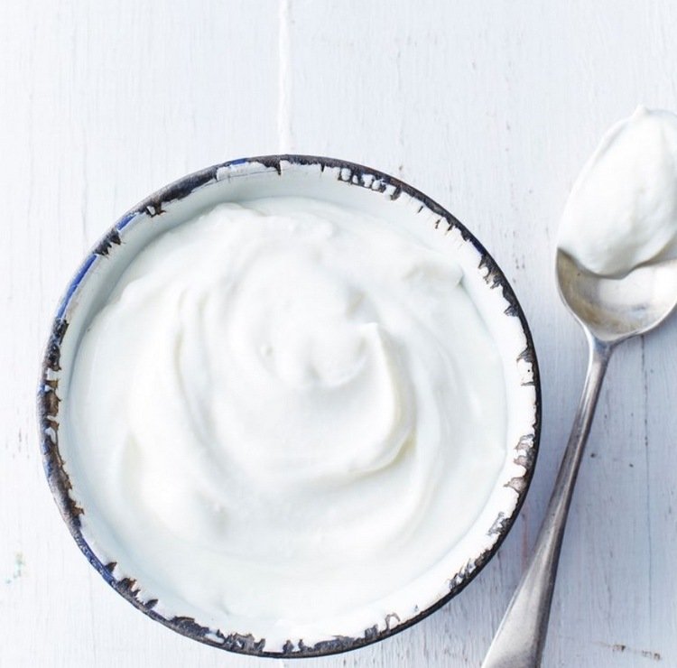 Hälsosam grekisk yoghurt till frukost