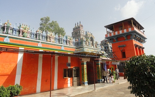 διάσημος ναός hanuman στο hyderabad