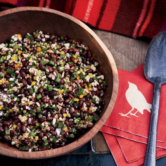quinoa-sallad-svarta-bönor-vårlök