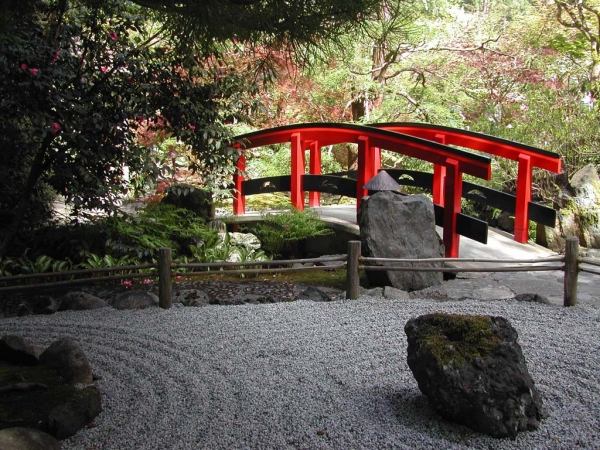 16 steg för japansk trädgårdsform bro